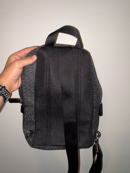 Michael Kors Cooper Sling Pack Crossbody — Black Signature  display picture 3